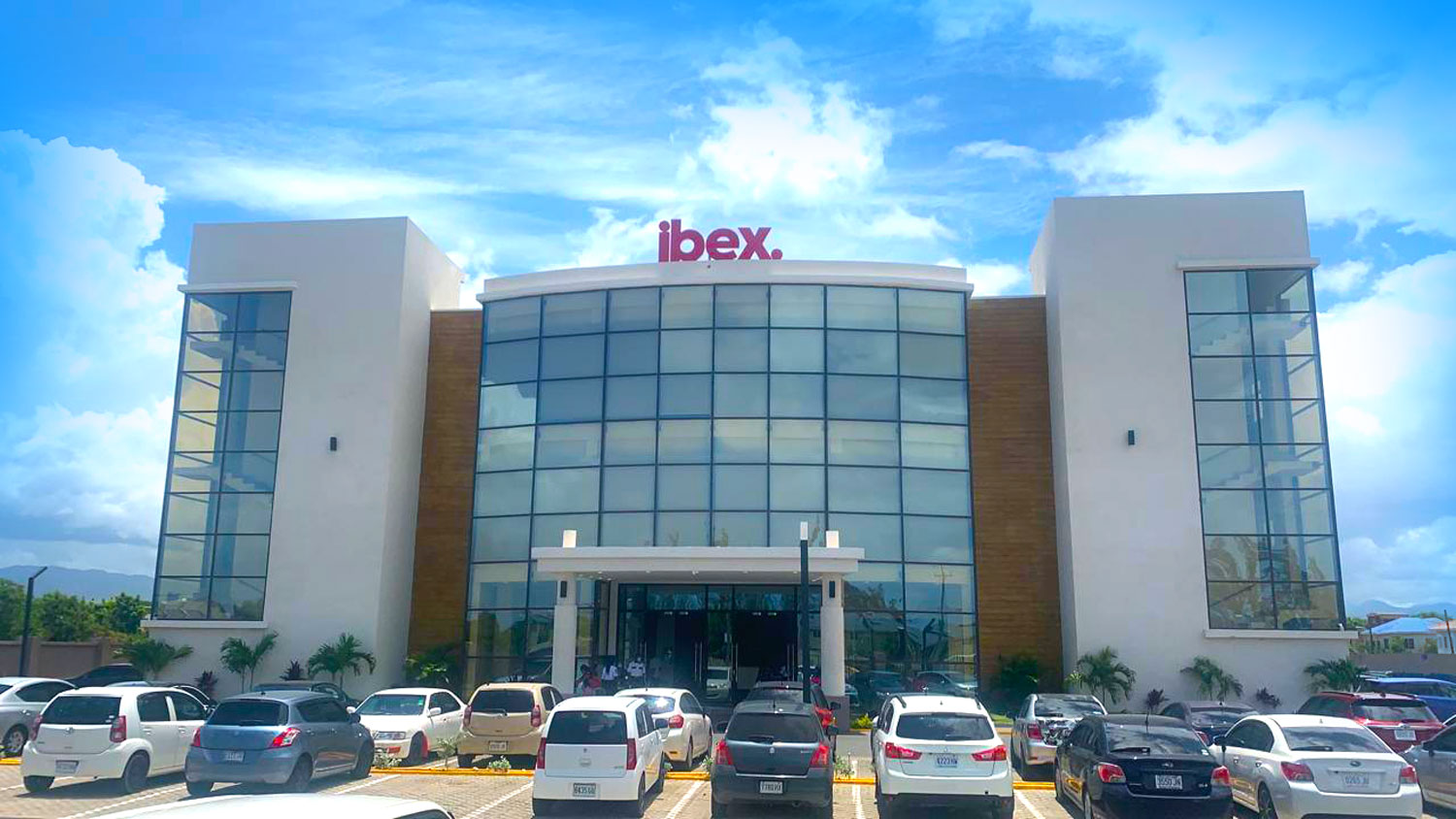 Ibex cuts 1,405 Jamaican workstations, Shuts half island centers
